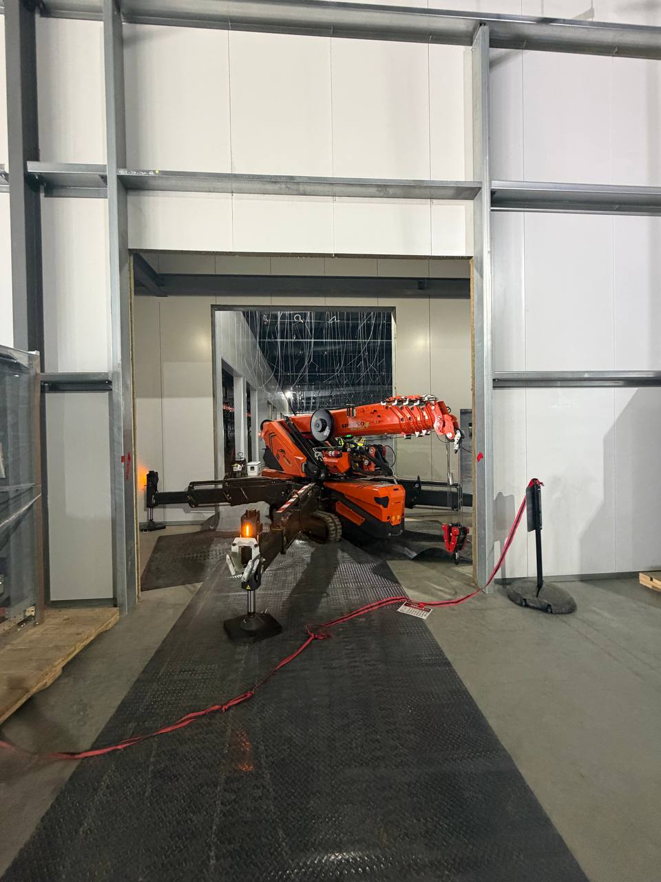 Data Centers jobsite - CLE mini crane