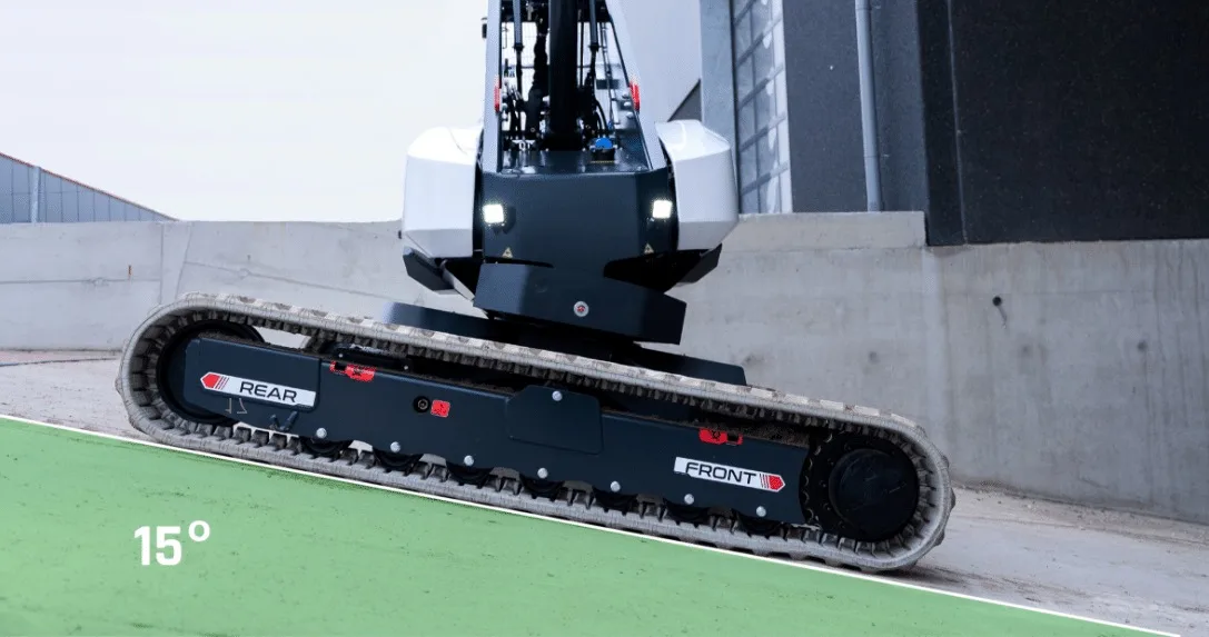 Hyrax 50.52 tracked aerial lift on a customer jobsite, photo 3 of 3
